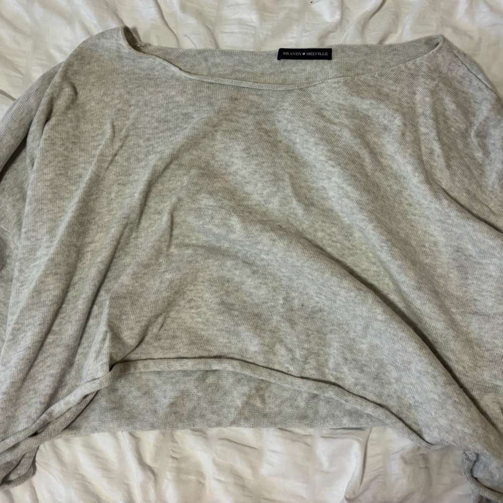 Brandy Melville Light Gray Crewneck Top